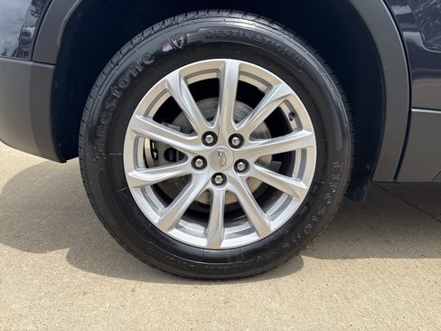 Used 2022 Cadillac XT4 Luxury w/ Cold Weather Package AWD/4WD image 9