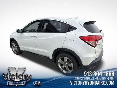 Used 2017 Honda HR-V EX image 2