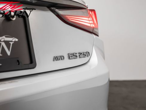 Used 2021 Lexus ES 250 image 13