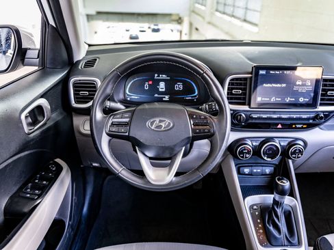 Used 2025 Hyundai Venue SEL FWD image 20