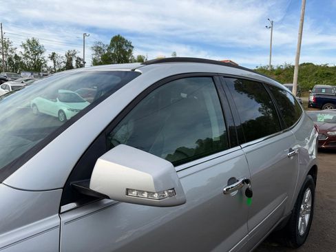 Used 2011 Chevrolet Traverse LT image 9