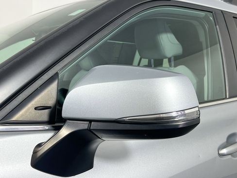 Used 2023 Toyota Highlander LE image 12