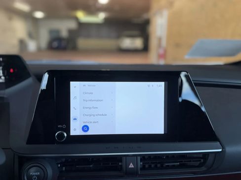 Used 2024 Toyota Prius Prime FWD image 31