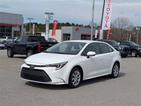 Used 2025 Toyota Corolla LE image 7