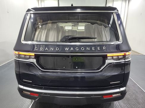 Used 2022 Jeep Grand Wagoneer Series III w/ Rear-Seat Entertainment Group AWD/4WD image 8