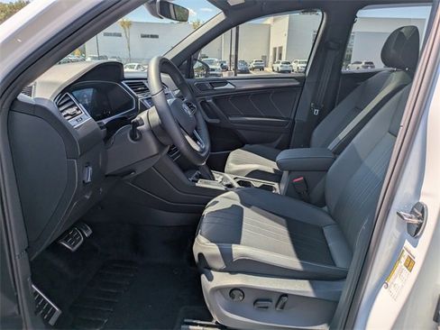 Used 2024 Volkswagen Tiguan SE R-Line image 22