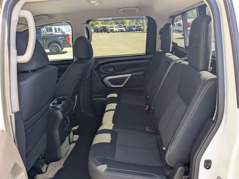 Used 2018 Nissan Titan SV w/ SV Convenience Package image 13