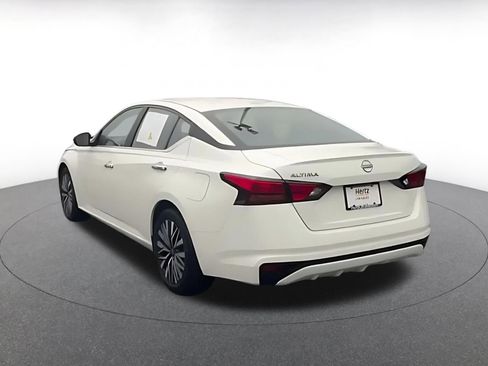 Used 2025 Nissan Altima 2.5 SV image 11