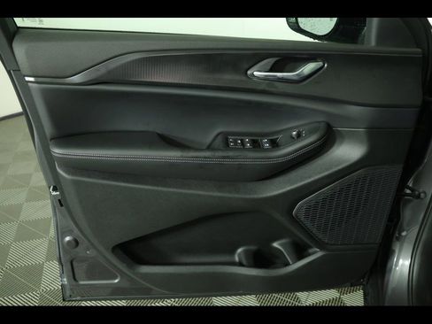 New 2025 Jeep Grand Cherokee L Altitude image 20