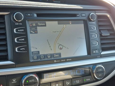 Used 2017 Toyota Highlander XLE image 17