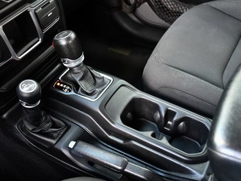 Used 2023 Jeep Wrangler Unlimited Sport AWD/4WD image 33