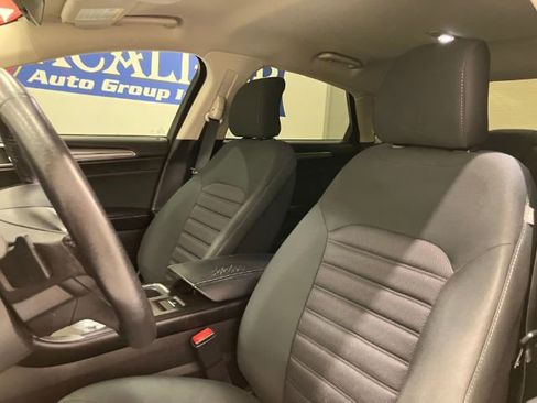 Used 2017 Ford Fusion SE FWD image 35
