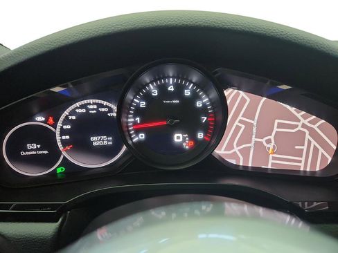 Used 2021 Porsche Cayenne w/ Premium Package image 15