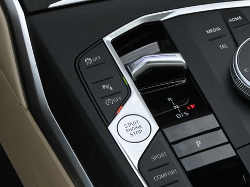 Used 2024 BMW 330i Sedan w/ Convenience Package image 23