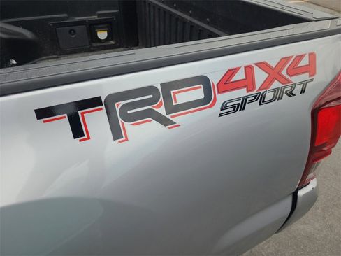 Used 2019 Toyota Tacoma TRD Sport image 17