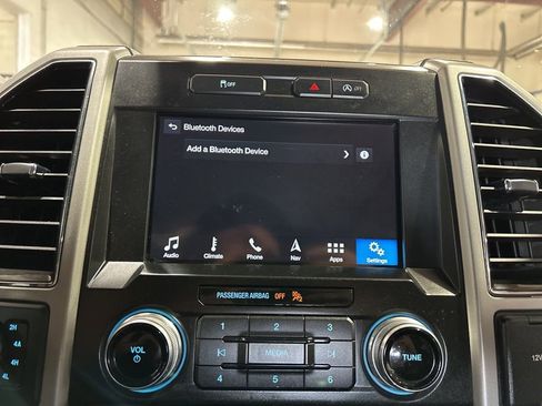 Used 2018 Ford F150 Lariat w/ Equipment Group 502A Luxury image 31