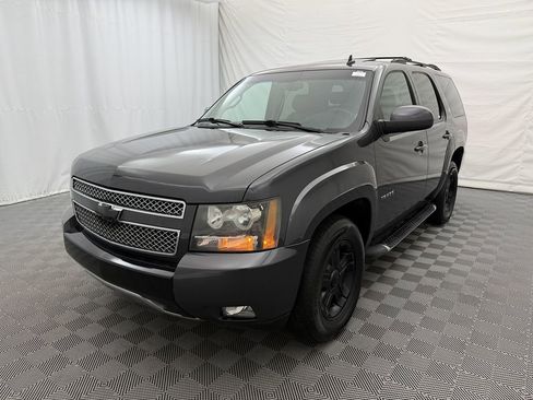 Used 2010 Chevrolet Tahoe LT w/ Luxury Package RWD image 2