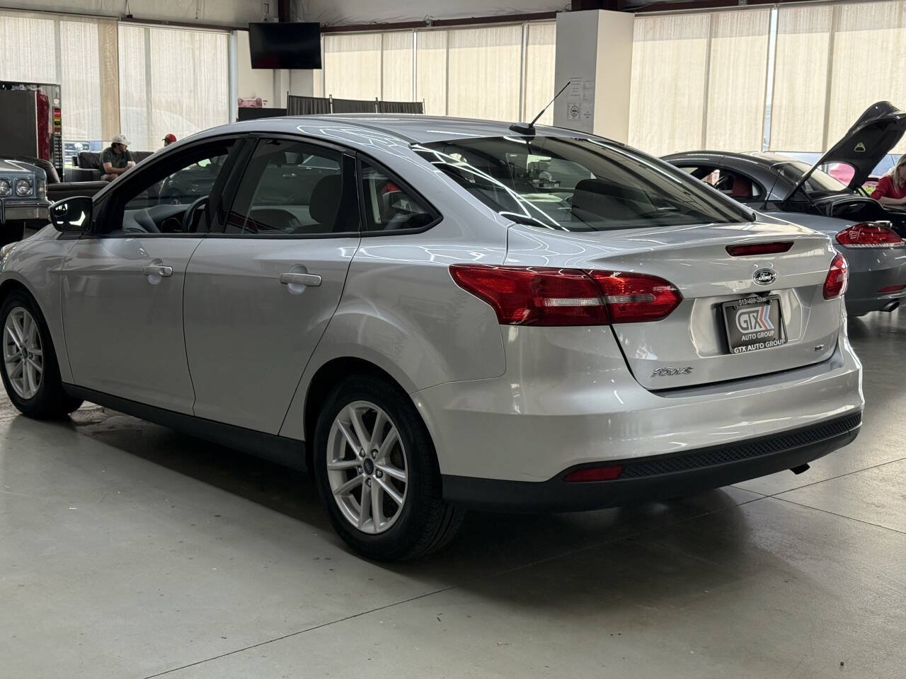Used 2017 Ford Focus SE FWD image 4