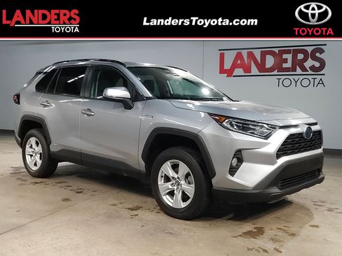 Used 2020 Toyota RAV4 XLE w/ Convenience Package image 1