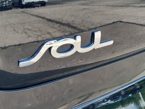 Used 2018 Kia Soul + FWD image 6