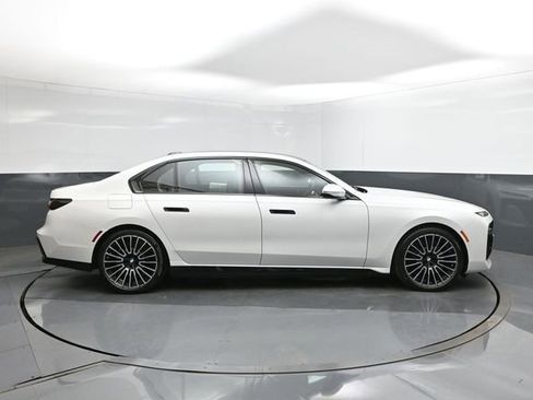 New 2026 BMW 750e xDrive w/ Premium Package image 26