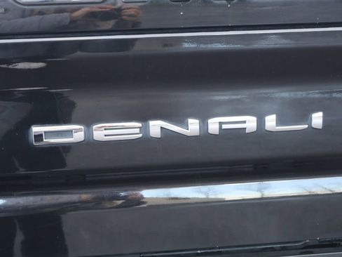 Used 2021 GMC Sierra 2500 Denali w/ Denali Black Diamond Edition image 6