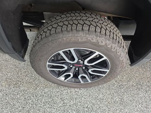 Used 2025 GMC Sierra 1500 AT4 w/ AT4 Premium Package AWD/4WD image 14