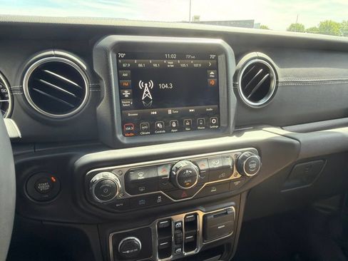 Used 2023 Jeep Wrangler Unlimited Sahara AWD/4WD image 18