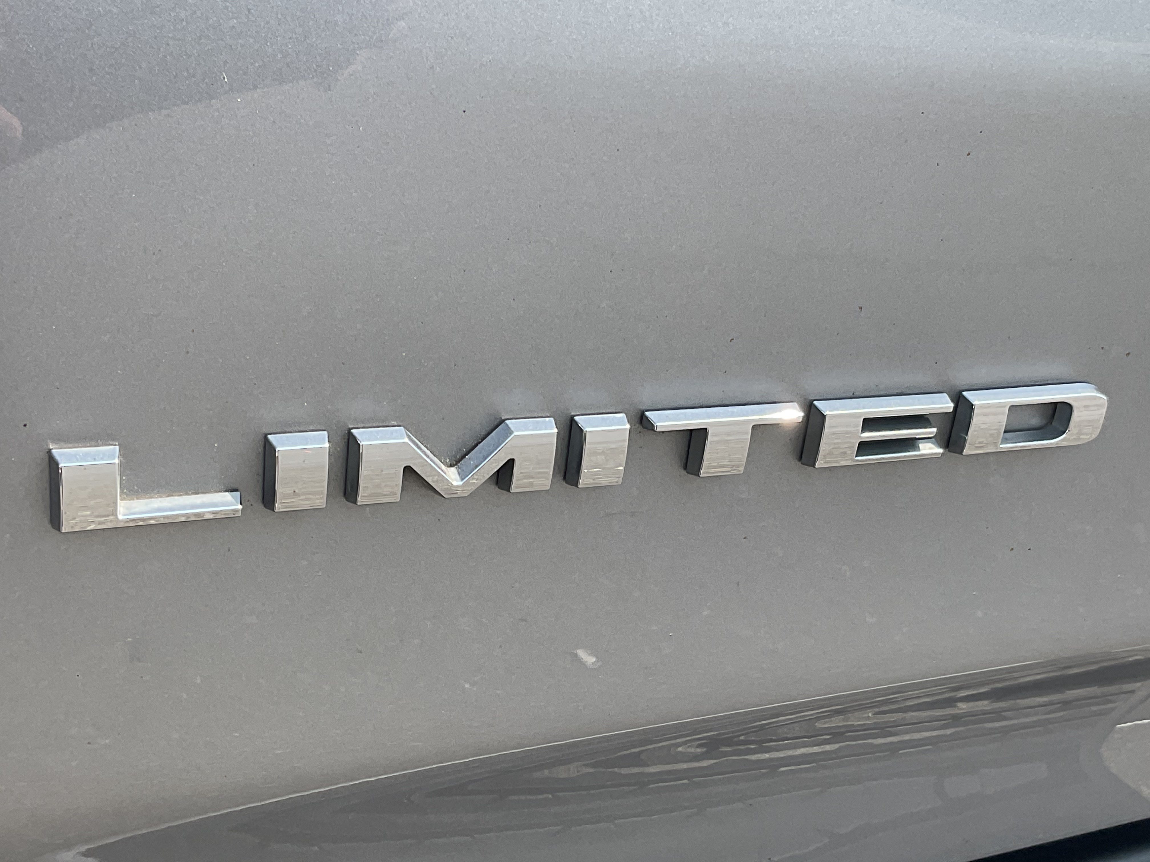 Used 2022 RAM 1500 Limited w/ Body-Colour Bumper Group AWD/4WD image 7