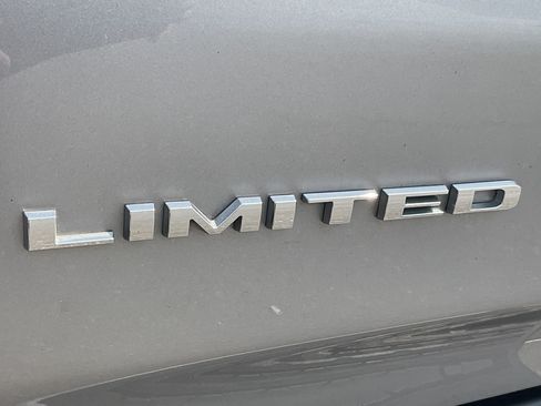 Used 2022 RAM 1500 Limited w/ Body-Colour Bumper Group AWD/4WD image 7