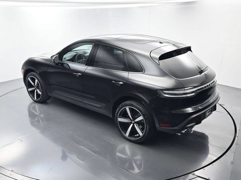 Certified 2025 Porsche Macan AWD/4WD image 37