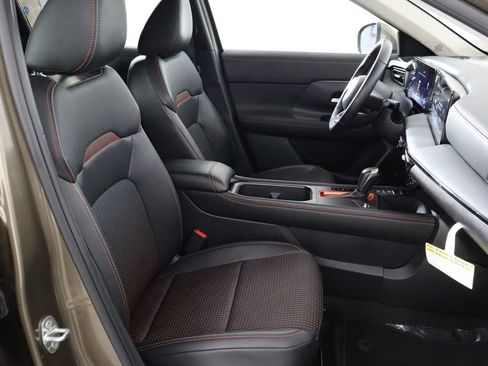 Used 2025 Nissan Kicks SR FWD image 10
