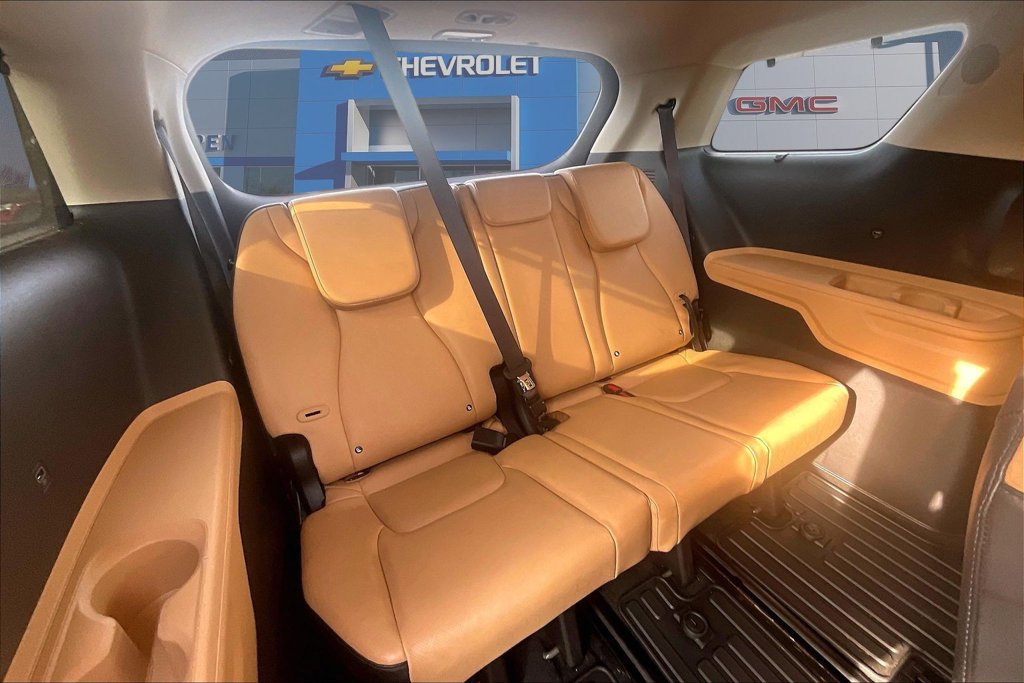 Used 2024 Kia Carnival EX FWD image 29