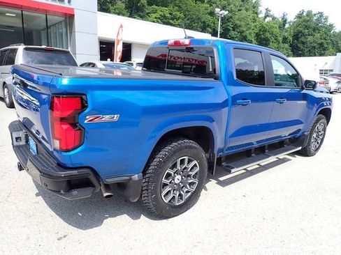 Used 2023 Chevrolet Colorado Z71 w/ Z71 Convenience Package 2 AWD/4WD image 4