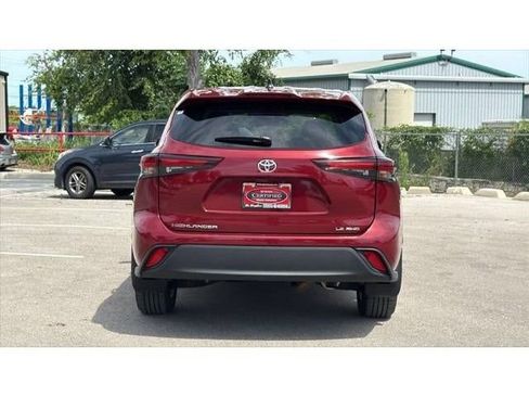 Certified 2025 Toyota Highlander LE AWD/4WD image 7