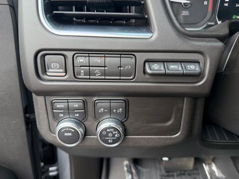 Used 2021 GMC Yukon AT4 w/ AT4 Premium Package AWD/4WD image 31