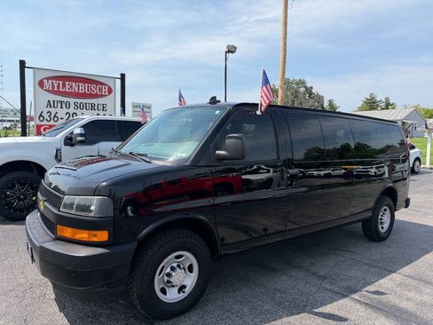 Used 2019 Chevrolet Express 3500 LS RWD image 2