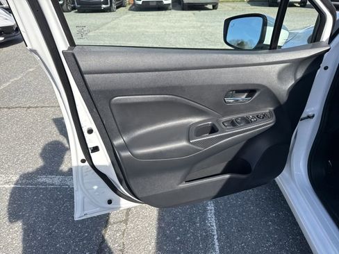 Used 2025 Nissan Versa SV image 21