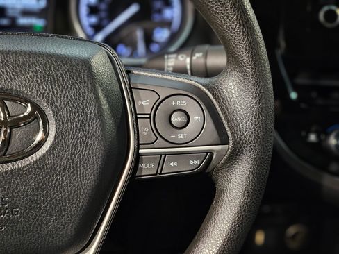 Used 2021 Toyota Camry LE image 28