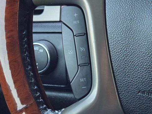 Used 2013 Chevrolet Tahoe LS w/ Convenience Package AWD/4WD image 17
