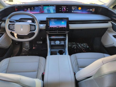 Used 2025 Lincoln Nautilus Premier AWD/4WD image 15