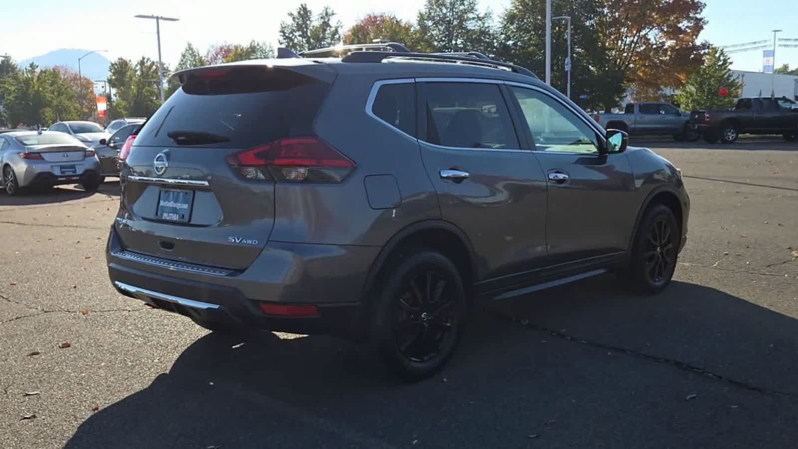 Used 2017 Nissan Rogue SV w/ Midnight Edition AWD/4WD image 8