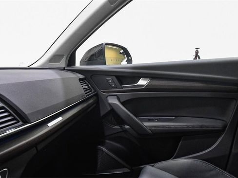 Certified 2025 Audi Q5 2.0T Premium Plus image 30