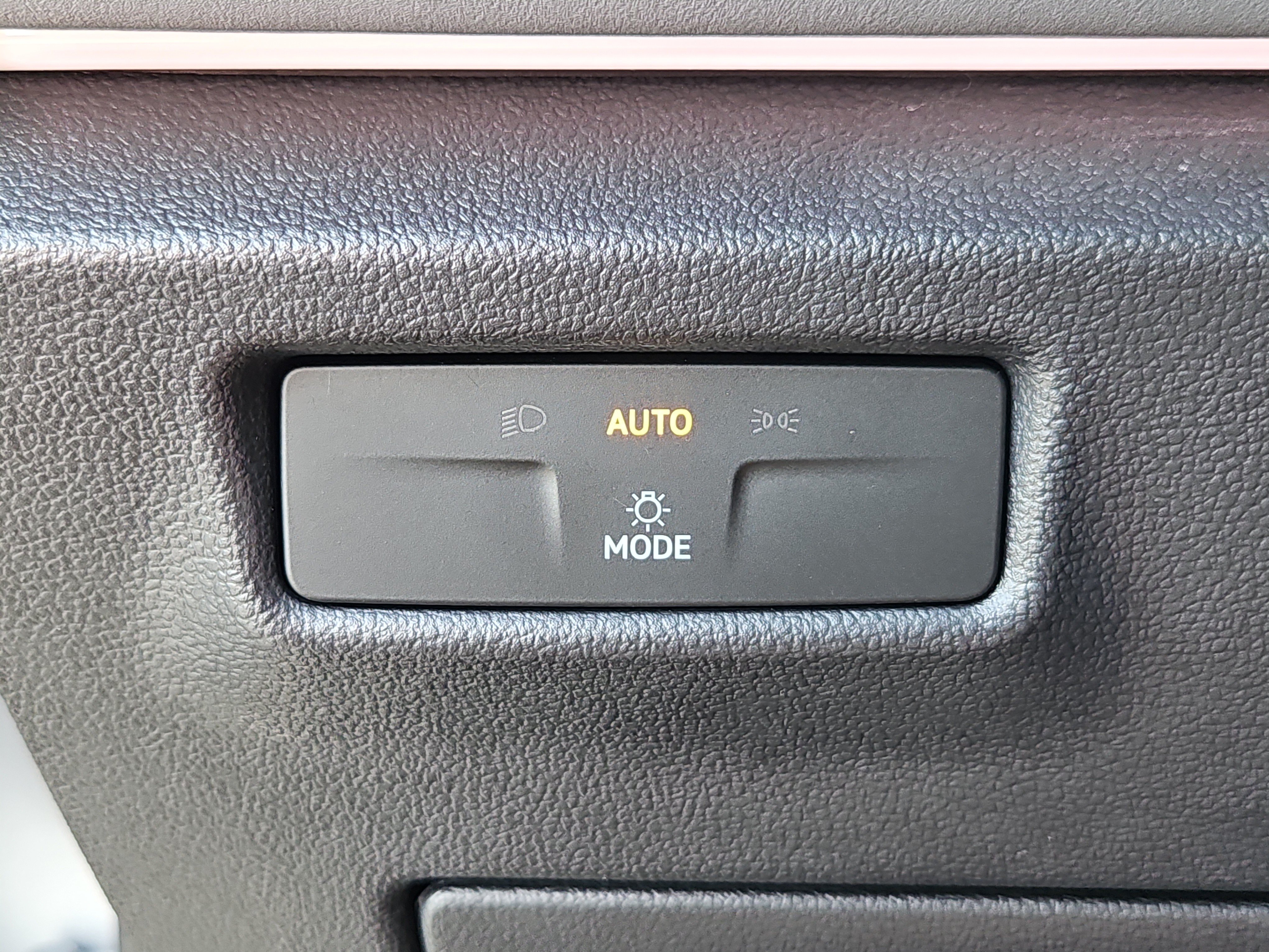 Used 2026 Volkswagen Tiguan SE AWD/4WD image 9