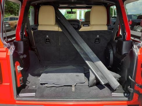 Used 2018 Jeep Wrangler Unlimited Sahara w/ Dual Top Group AWD/4WD image 9