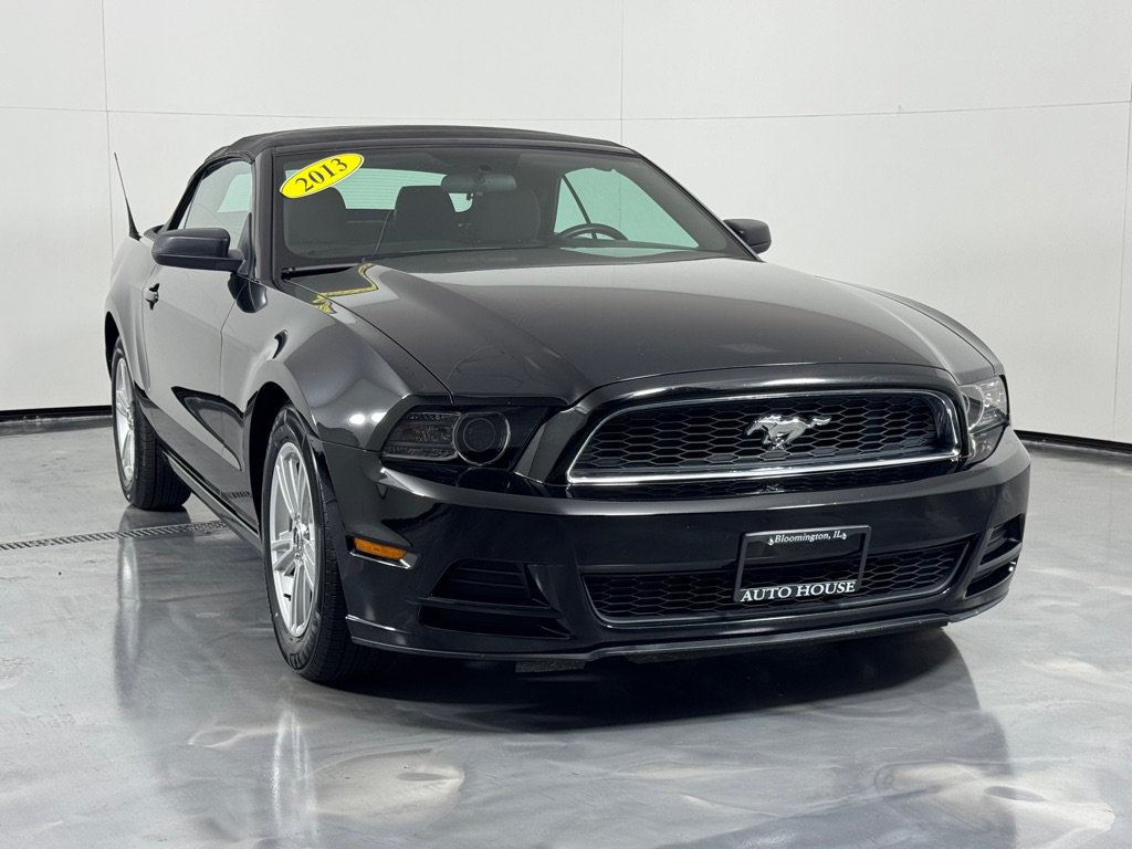 Used 2013 Ford Mustang Convertible RWD image 24