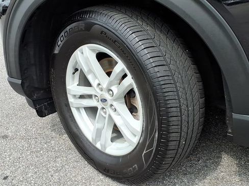 Used 2021 Ford Explorer XLT w/ Equipment Group 202A AWD/4WD image 8