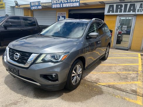 Used 2020 Nissan Pathfinder SL AWD/4WD image 3