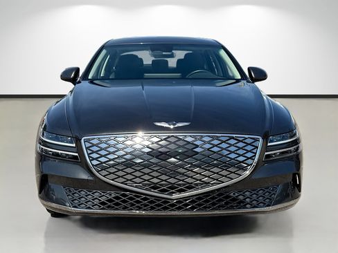 Used 2024 Genesis G80 image 8