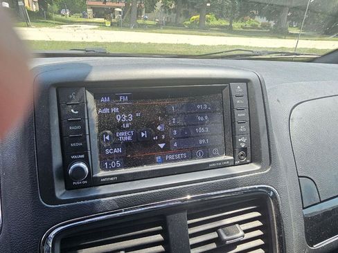 Used 2019 Dodge Grand Caravan SXT FWD image 8
